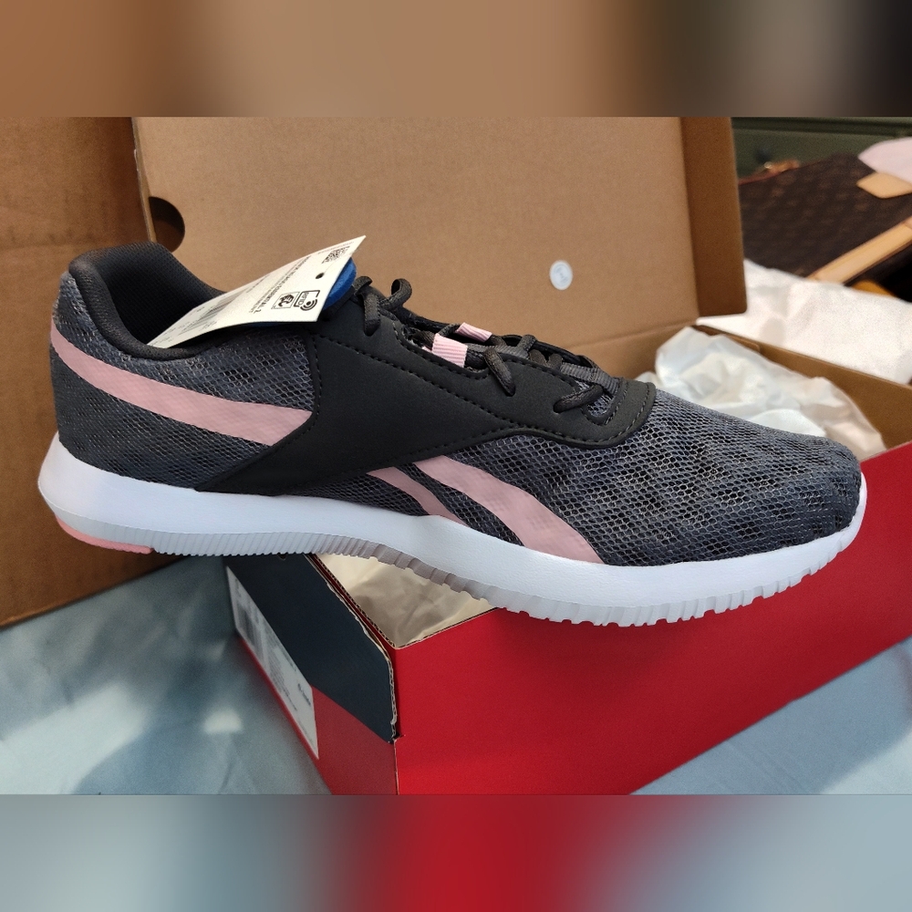 NWT!! REEBOK  Sneakers Sz 9